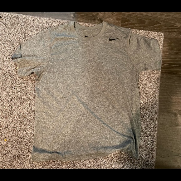 Nike athletic shirt - Picture 1 of 2
